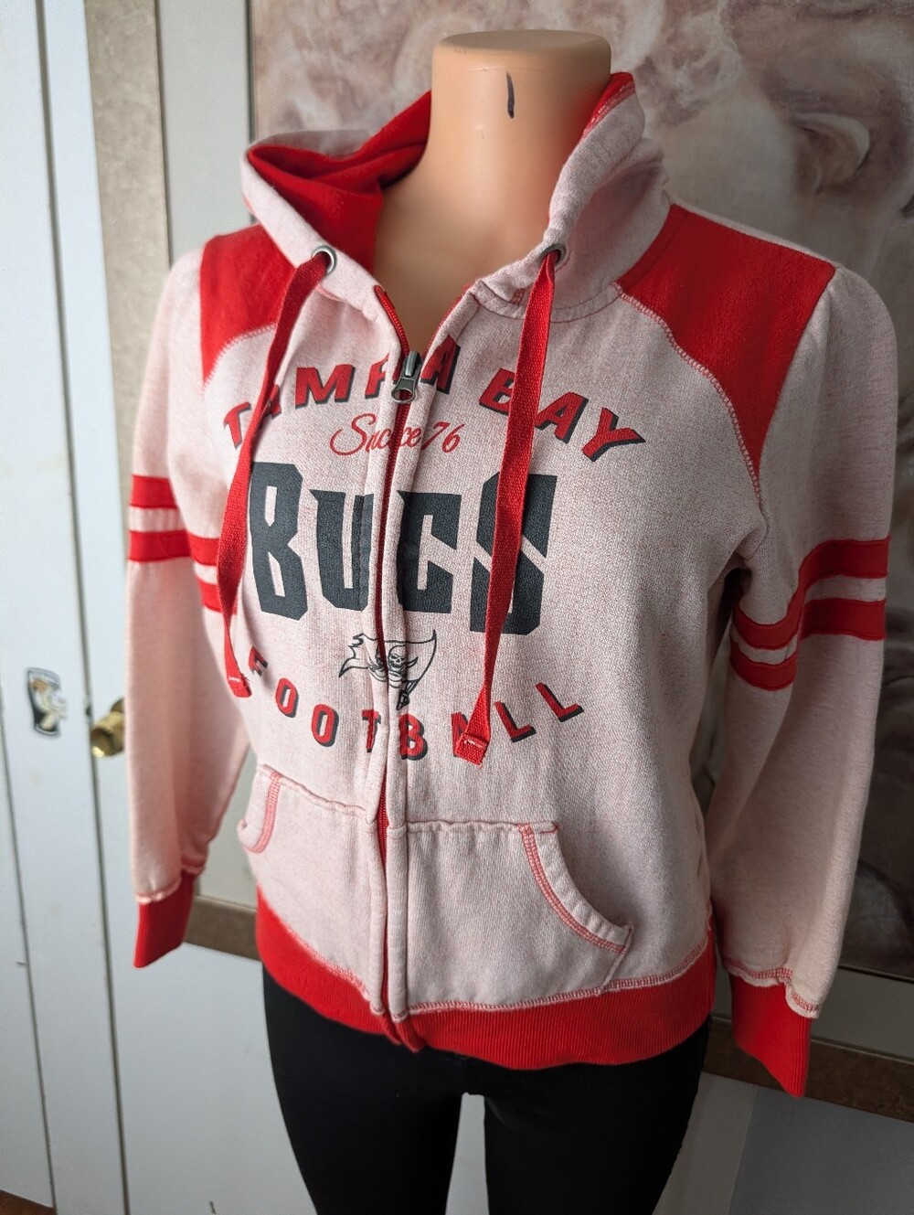 NFL Team Apparel Tampa Bay Buccaneers Retro Look Women's Full-Zip Hoodie size S